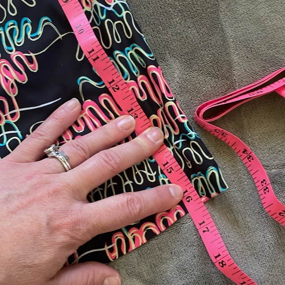 Neon geometric pattern skort size 8 - Picture 11 of 11